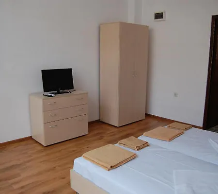Hostel The White House