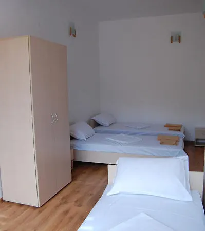 Hostel The White House *