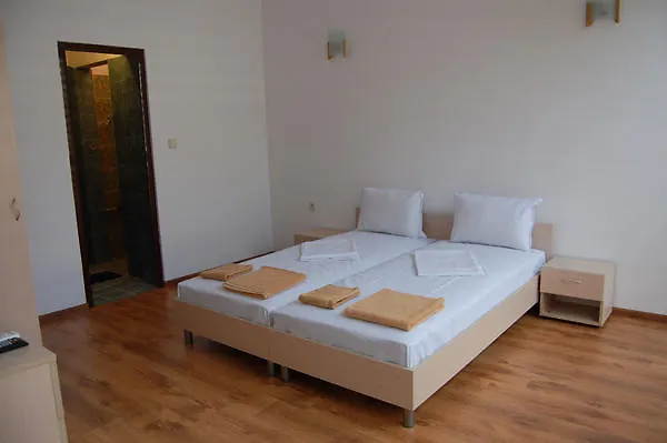 Hostel The White House Karłowo