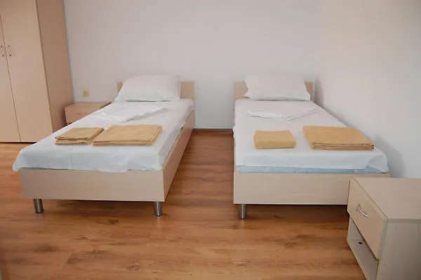 Hostel The White House