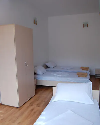 Hostel The White House *