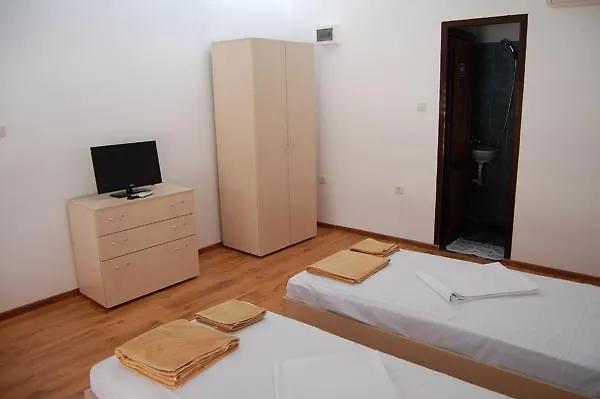 Hostel The White House *